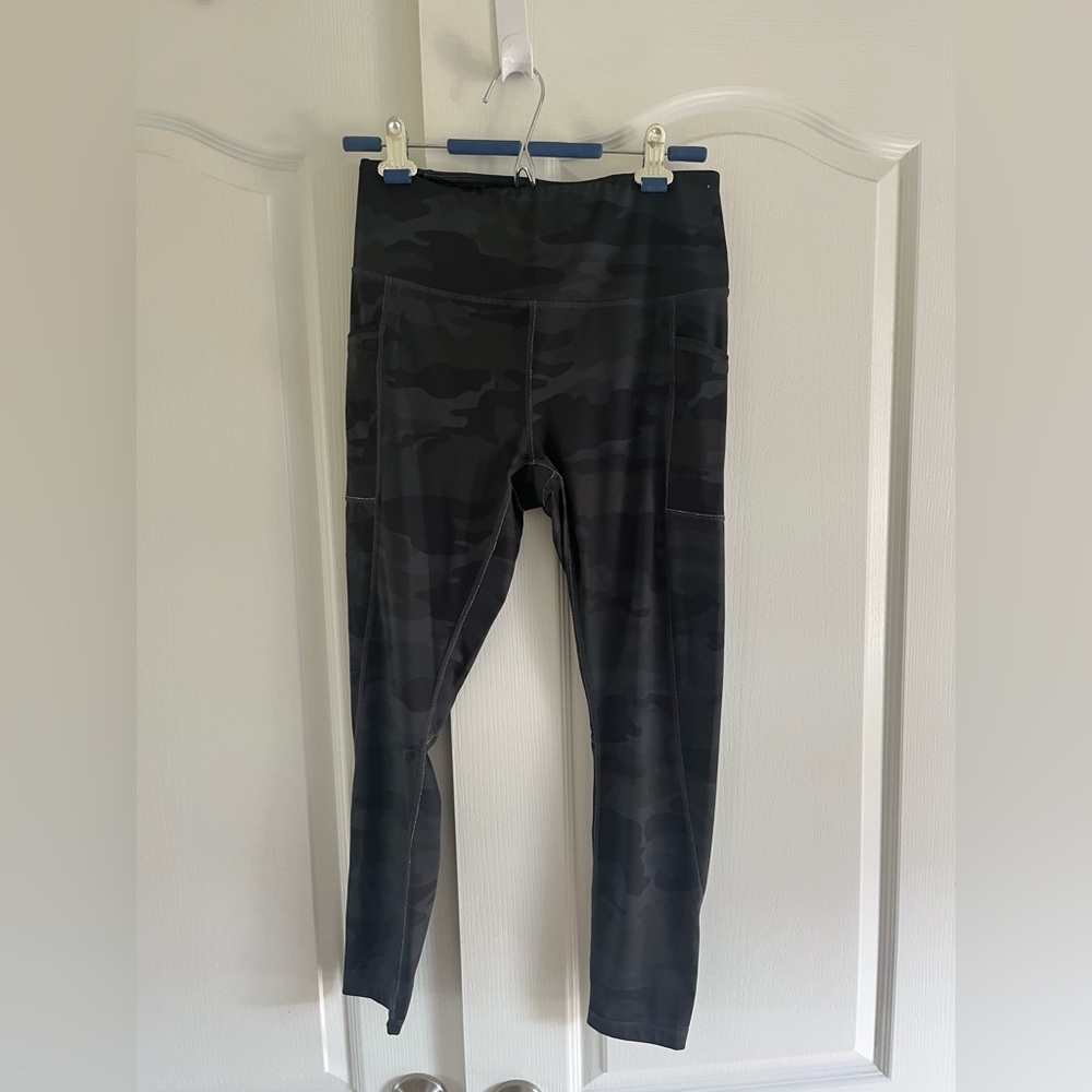 Reebok camo exercise leggings